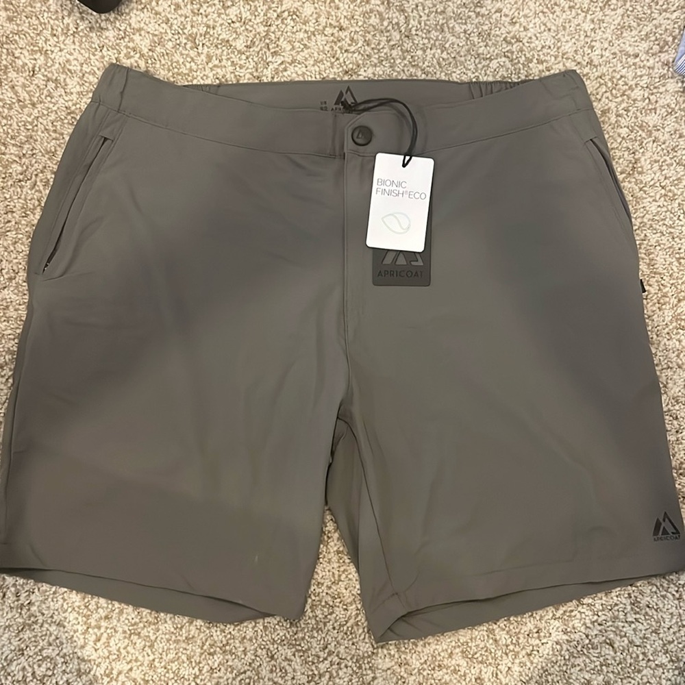 Men’s size 32 adventure Bermuda short